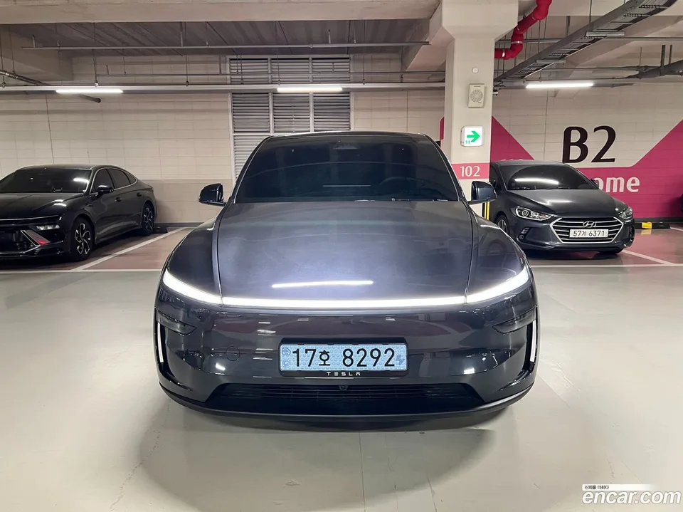 Tesla Model Y RWD 2026 — миниатюра 2