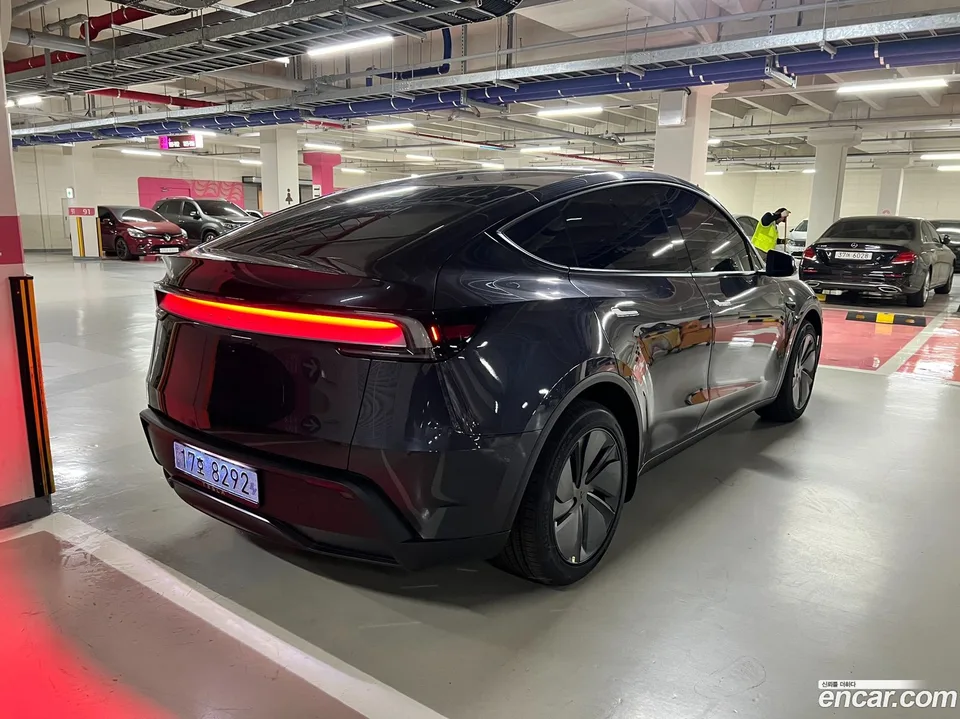 Tesla Model Y RWD 2026 — миниатюра 4