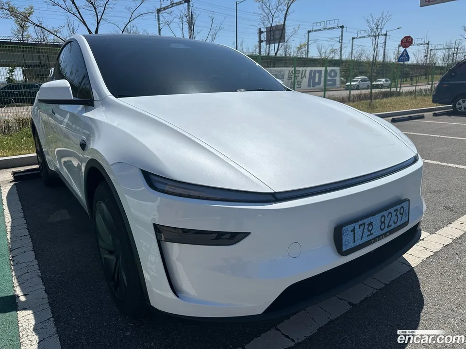 Tesla Model Y RWD 2026 — миниатюра 2