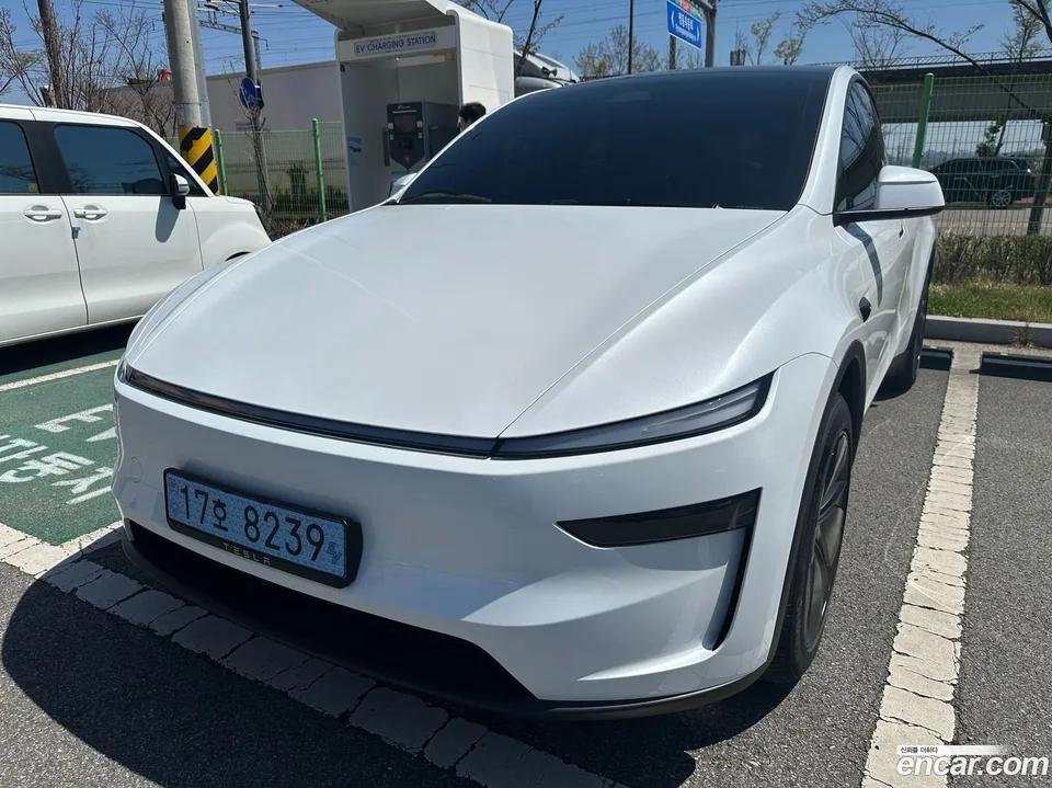 Tesla Model Y RWD 2026 — миниатюра 3