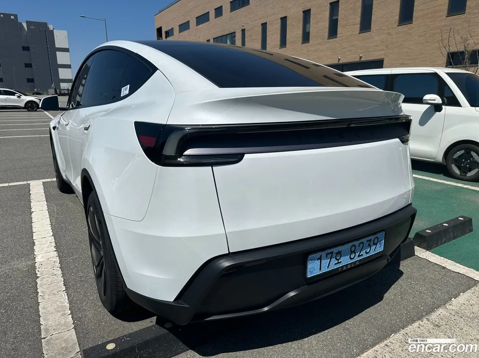 Tesla Model Y RWD 2026 — миниатюра 4