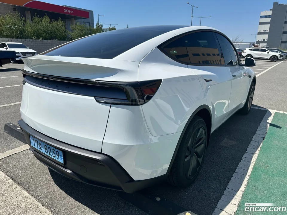 Tesla Model Y RWD 2026 — миниатюра 5