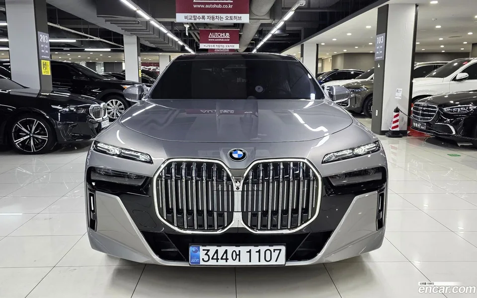 BMW 7 Series 740i xDrive M 2025 — миниатюра 3