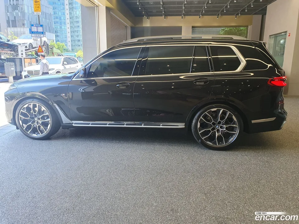 BMW X7 xDrive 40i M 6 2026 — миниатюра 4