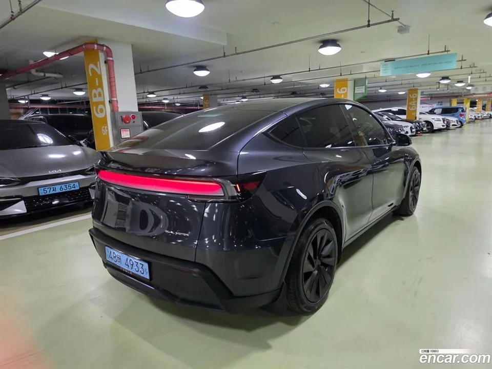 Tesla Model Y AWD 2025 — миниатюра 2