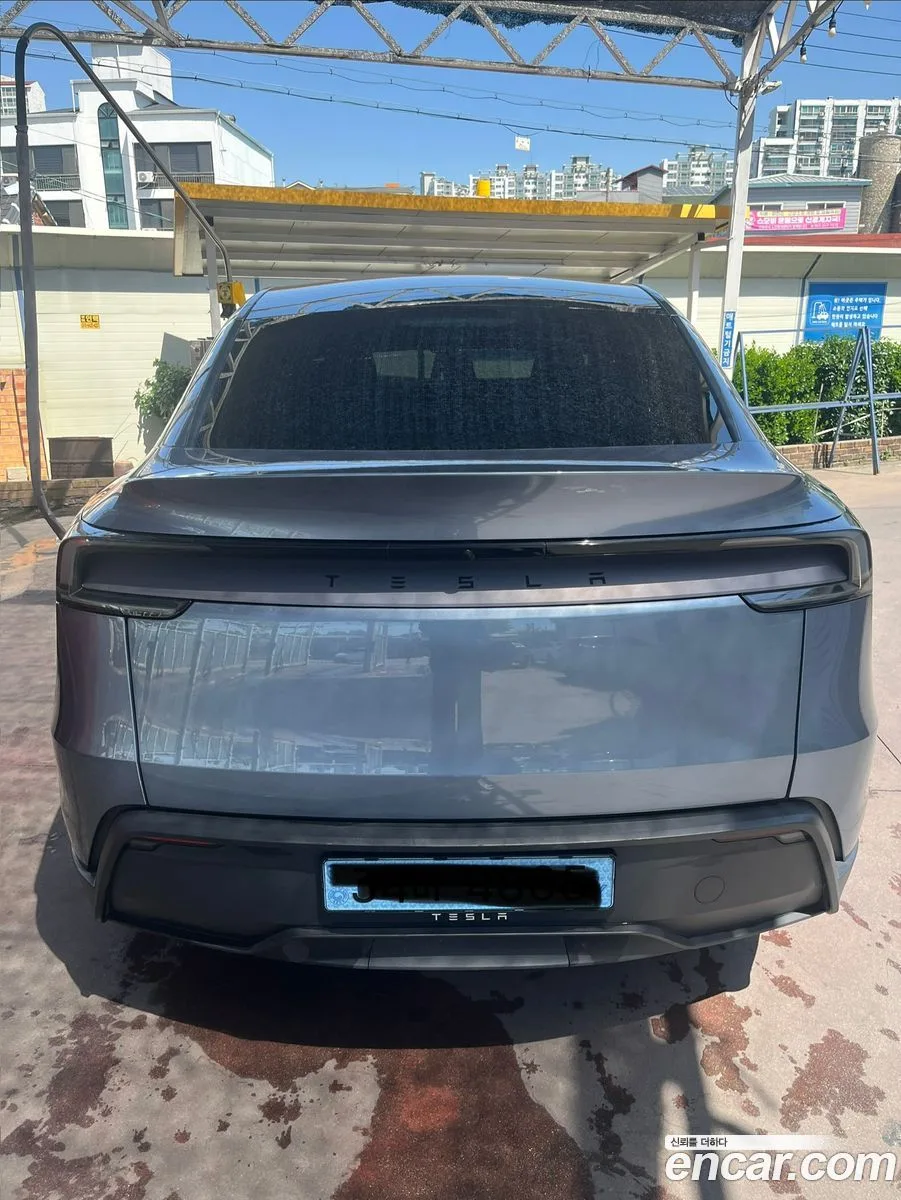 Tesla Model Y RWD 2025 — миниатюра 2