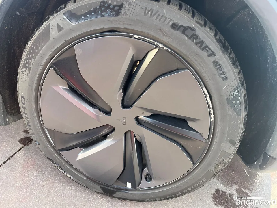 Tesla Model Y RWD 2025 — миниатюра 3