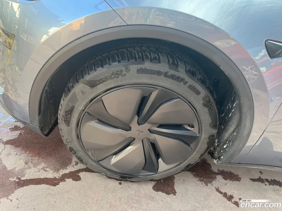 Tesla Model Y RWD 2025 — миниатюра 5