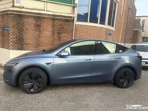 Tesla Model Y 2025 купить в Москве