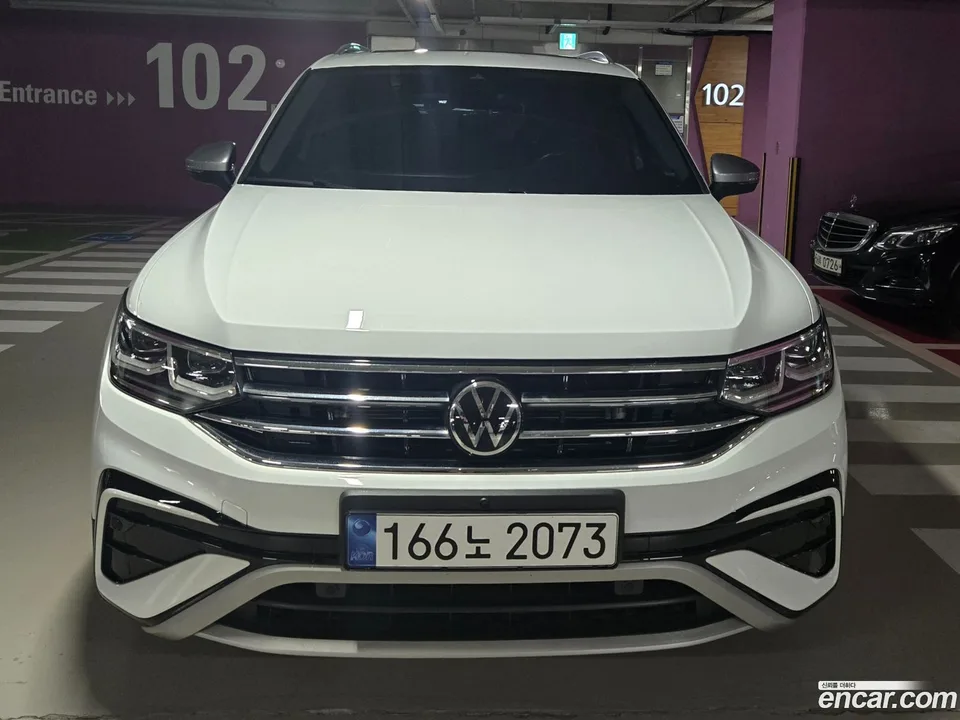 Volkswagen Tiguan Allspace 2.0 TSI 2023 — миниатюра 2