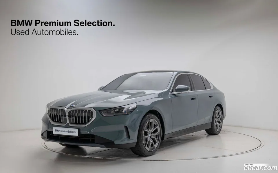 BMW 5 Series 520i 2025 — фото 1, купить с доставкой в Москву