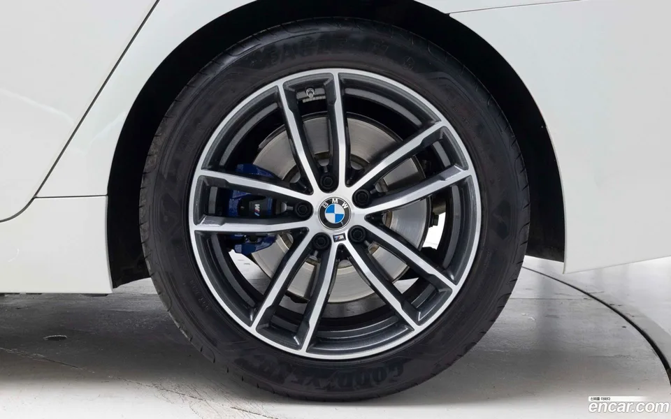 BMW 5 Series 520i M 2022 — миниатюра 5