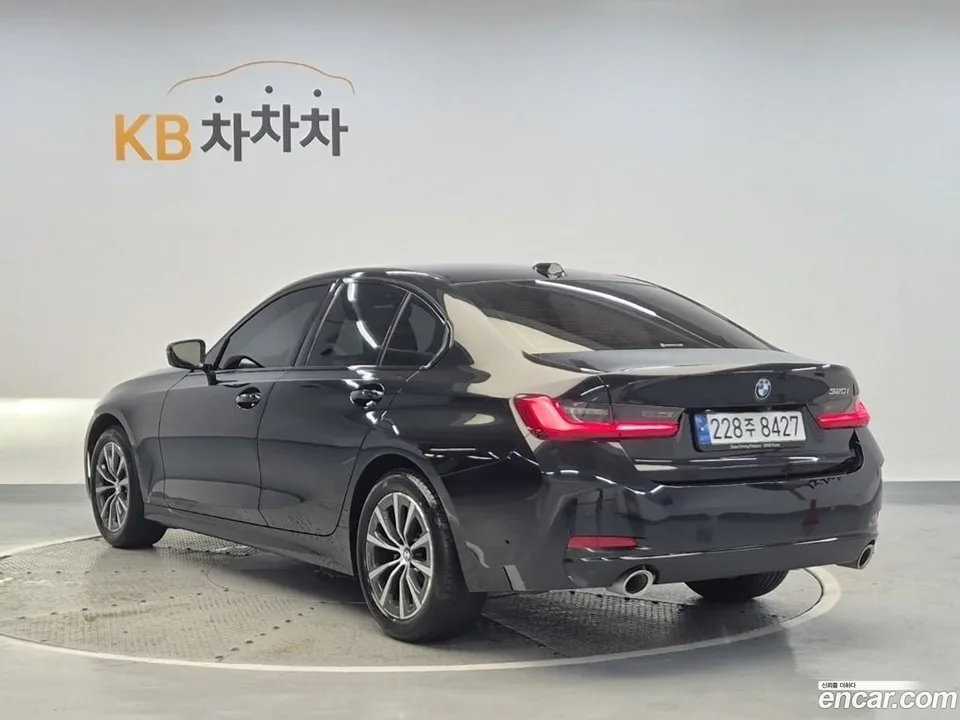 BMW 3 Series 320i 2023 — миниатюра 2