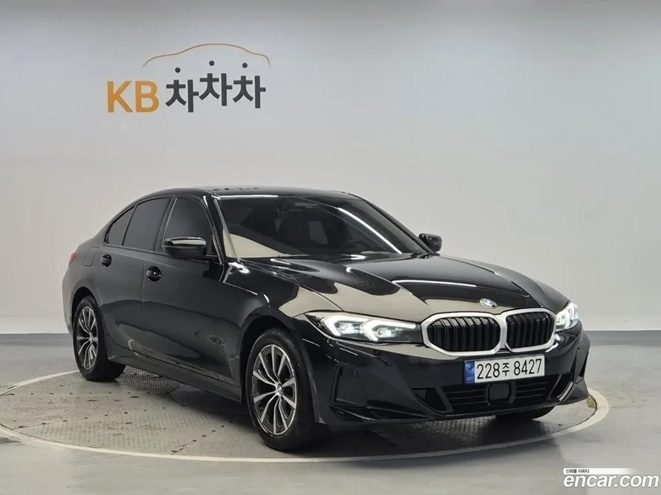BMW 3 Series 320i 2023 — миниатюра 4