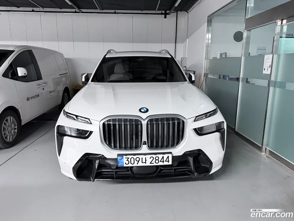 BMW X7 xDrive 40i M 6 2024 — миниатюра 3