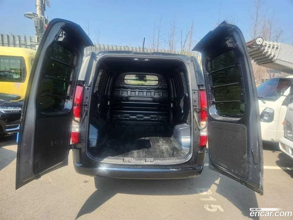 Hyundai Staria 3 2023 — миниатюра 2