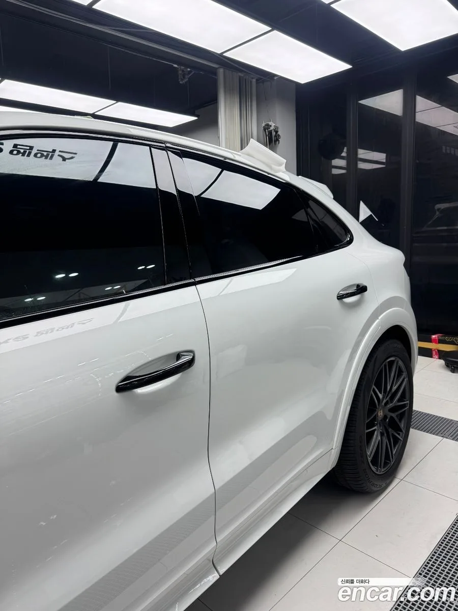 Porsche Cayenne 4.0 GTS 2025 — миниатюра 3
