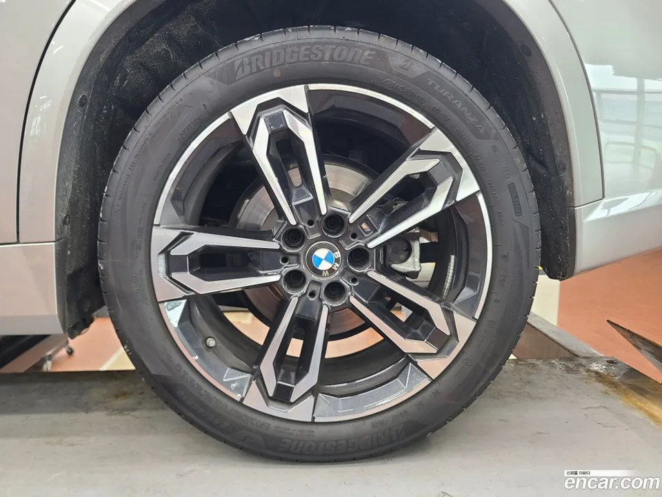 BMW X1 xDrive 20i M 2025 — миниатюра 2