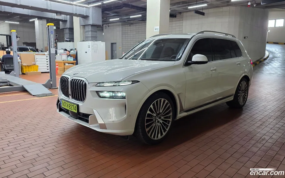 BMW X7 xDrive 40i 7 2025 — фото 1, купить с доставкой в Москву