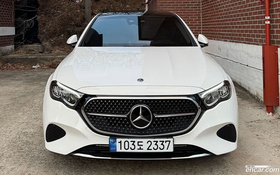 Mercedes-Benz E-Class E200 2024 — фото 1, купить с доставкой в Москву