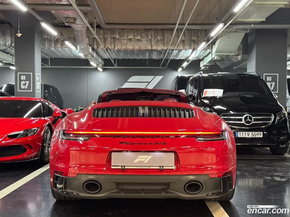 Porsche 911 (992) 4 GTS 2023 — миниатюра 4