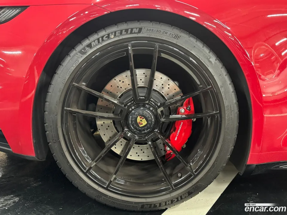 Porsche 911 (992) 4 GTS 2023 — миниатюра 5