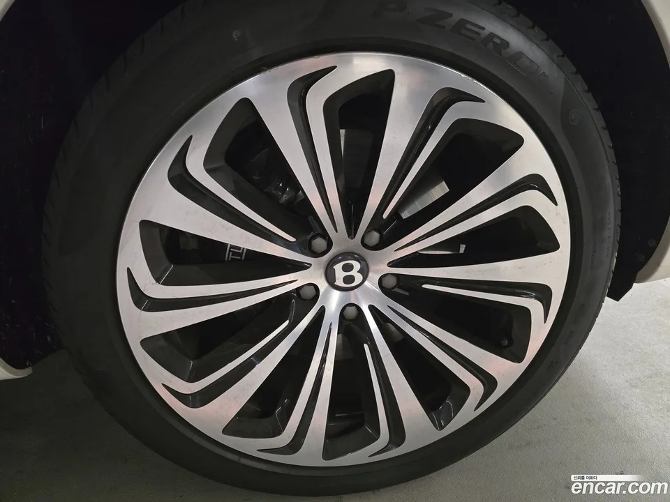 Bentley Bentayga 4.0 V8 2024 — миниатюра 5