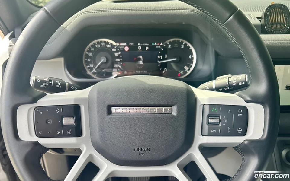 Land Rover Defender 110 D240 SE 2023 — миниатюра 2