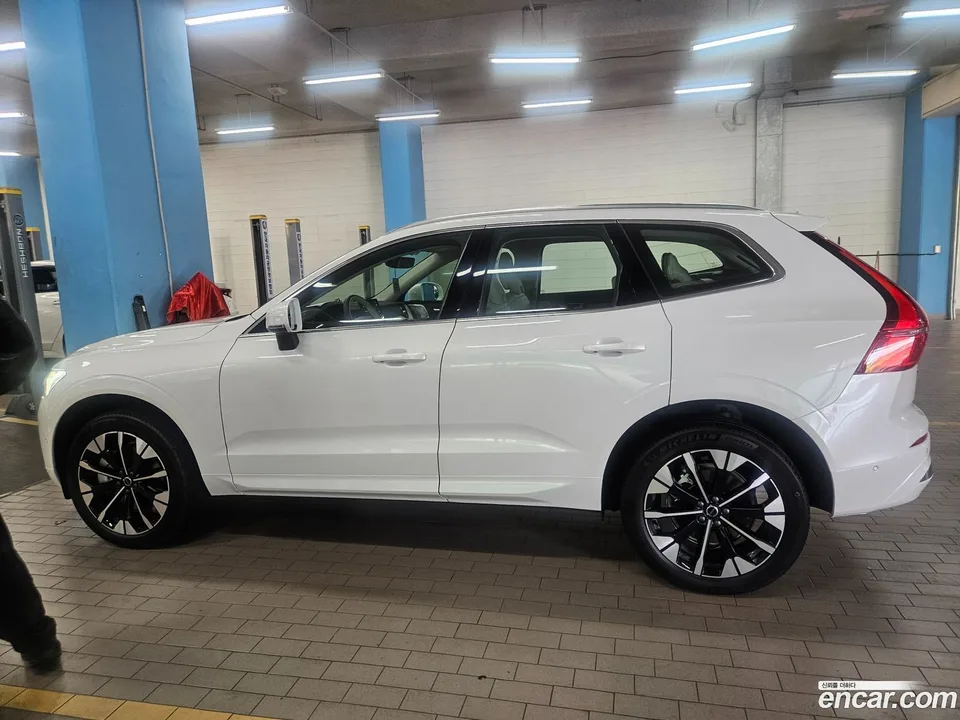 Volvo XC60 B5 2025 — миниатюра 4