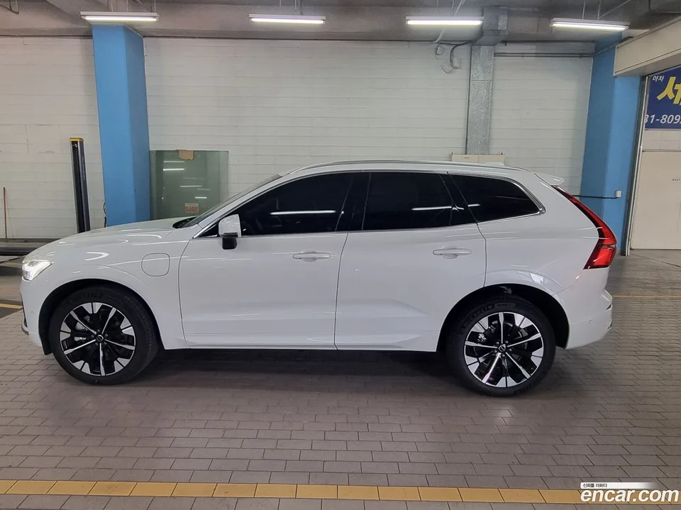 Volvo XC60 T8 2025 — миниатюра 2