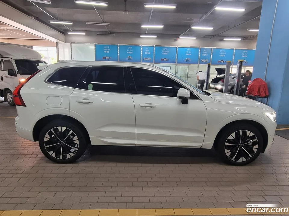 Volvo XC60 T8 2025 — миниатюра 4