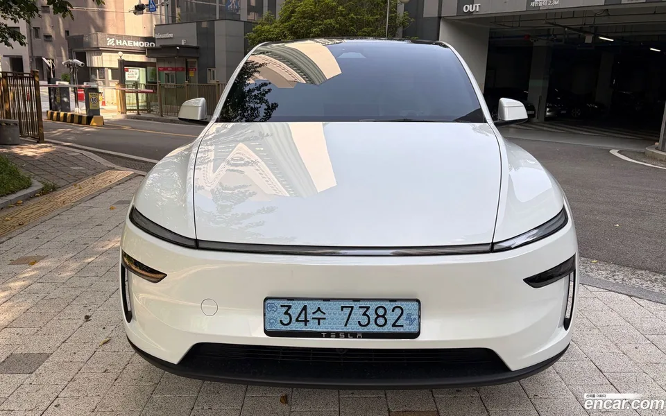 Tesla Model Y RWD 2025 — миниатюра 3