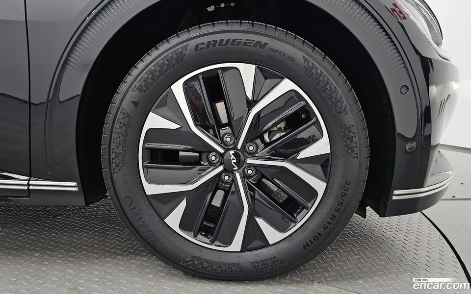 Kia EV6 2023 — миниатюра 2