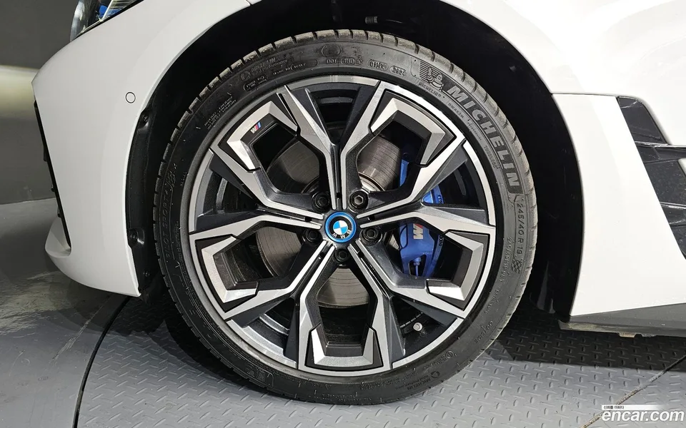 BMW i4 eDrive40 M 2023 — миниатюра 2