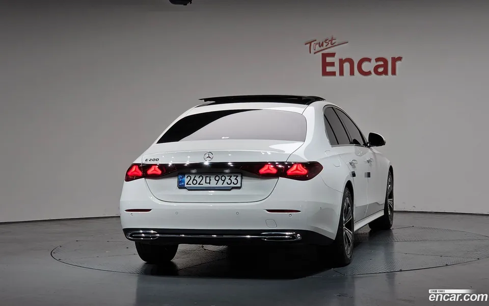 Mercedes-Benz E-Class E200 2024 — миниатюра 4