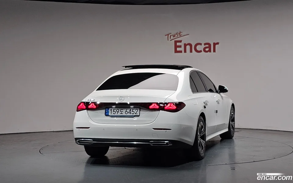Mercedes-Benz E-Class E200 2024 — миниатюра 4