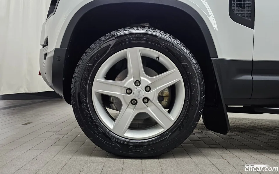 Land Rover Defender 90 D250 SE 2023 — миниатюра 2