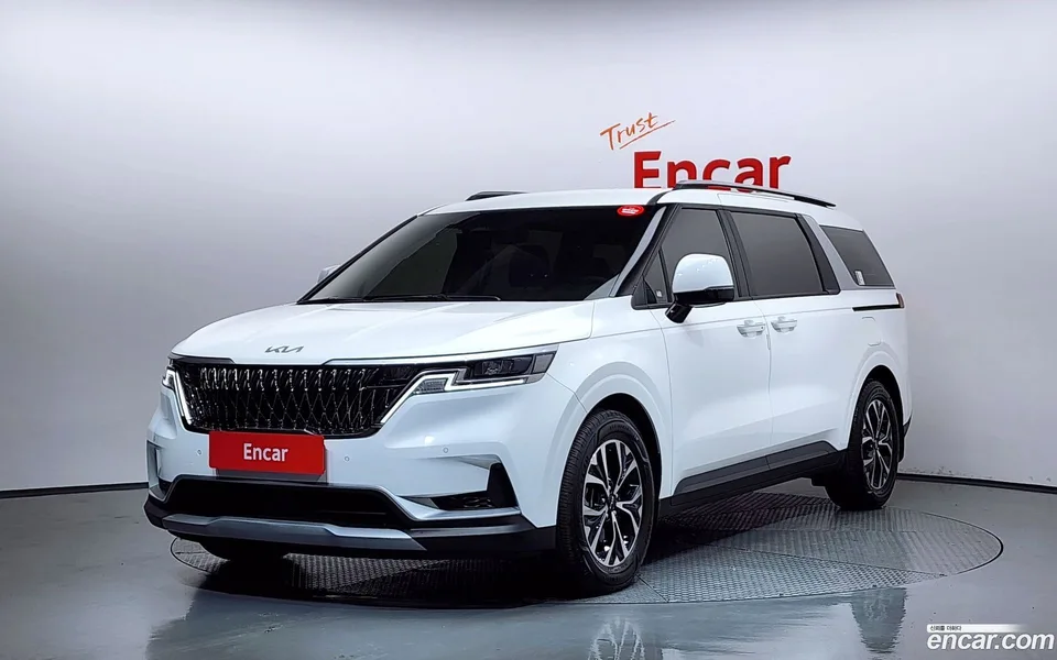 Kia Carnival 11 2023 — фото 1, купить с доставкой в Москву