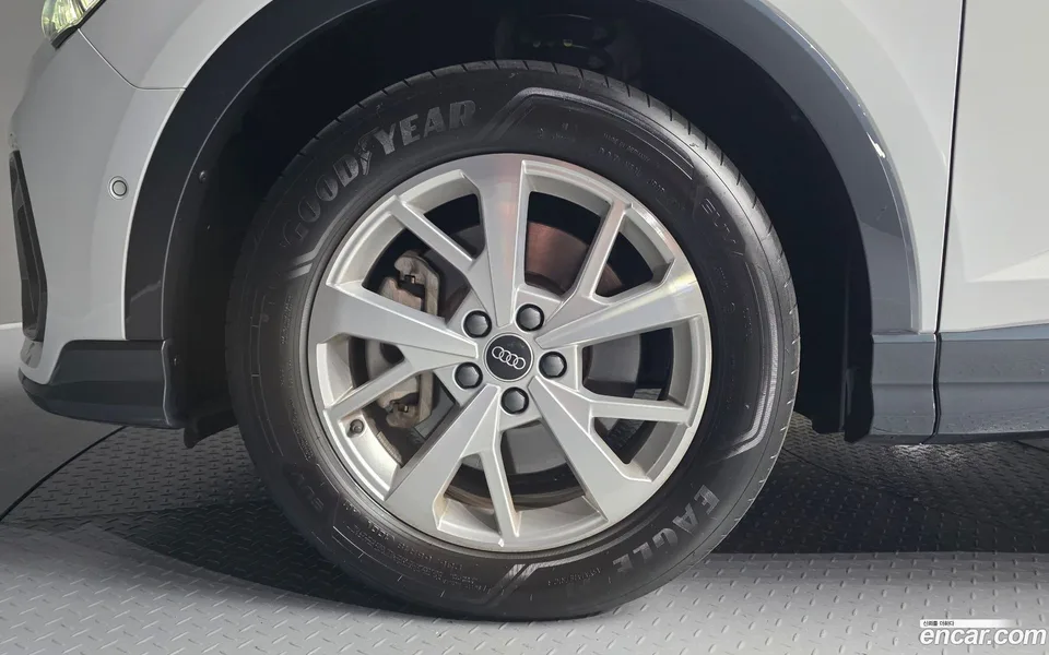 Audi Q3 40 TFSI 2023 — миниатюра 2