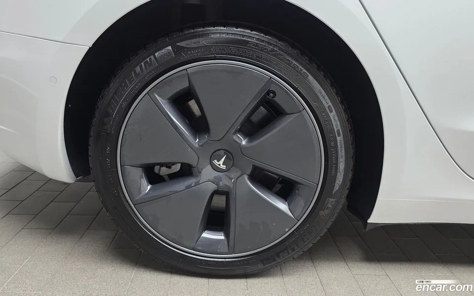 Tesla Model 3 AWD 2022 — миниатюра 2