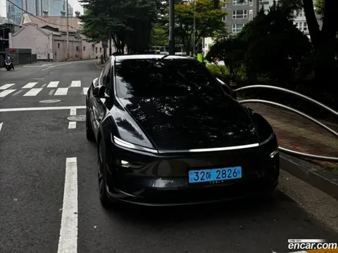 Tesla Model Y 2025 купить в Москве