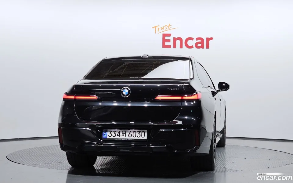 BMW 7 Series 740i sDrive M 2023 — миниатюра 4