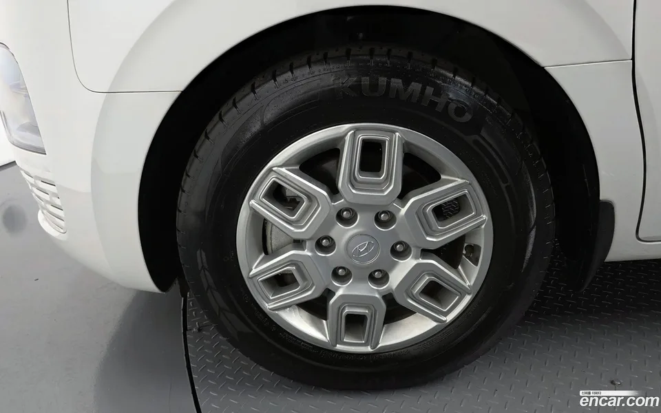 Hyundai Staria 5 2023 — миниатюра 2