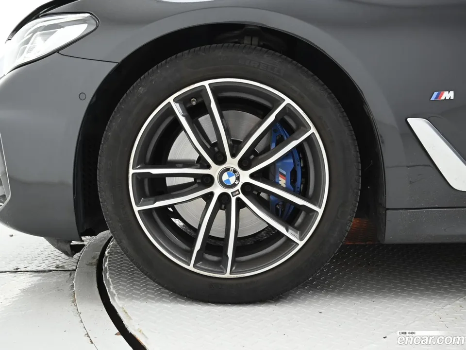 BMW 5 Series 520i M 2023 — миниатюра 5