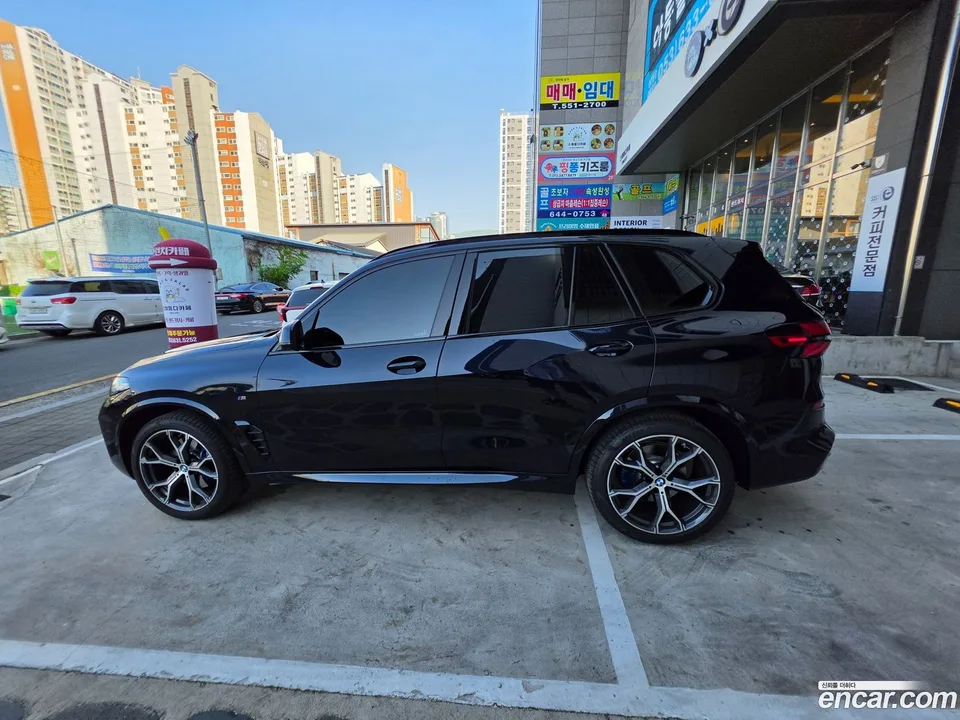 BMW X5 xDrive 40i M 2025 — миниатюра 3