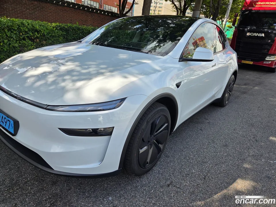 Tesla Model Y RWD 2025 — миниатюра 3