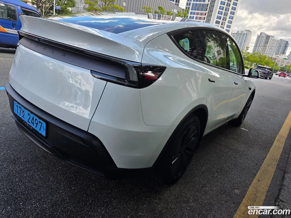 Tesla Model Y RWD 2025 — миниатюра 4
