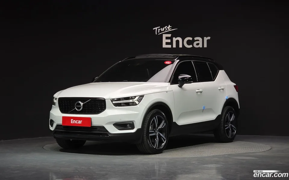 Volvo XC40 B4 R- 2022 — фото 1, купить с доставкой в Москву