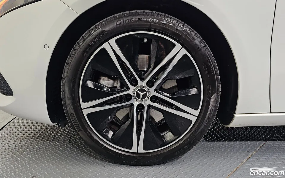 Mercedes-Benz A-Class A220 2024 — миниатюра 5