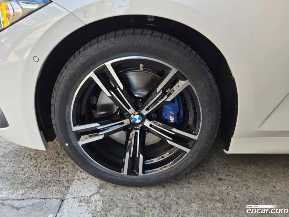 BMW 3 Series 320i M 2026 — миниатюра 2